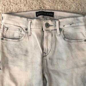 Gray skinny jeans with holes in knees